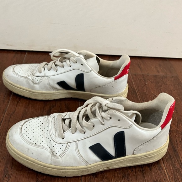 Veja women’s sneakers size 10 - Picture 7 of 7